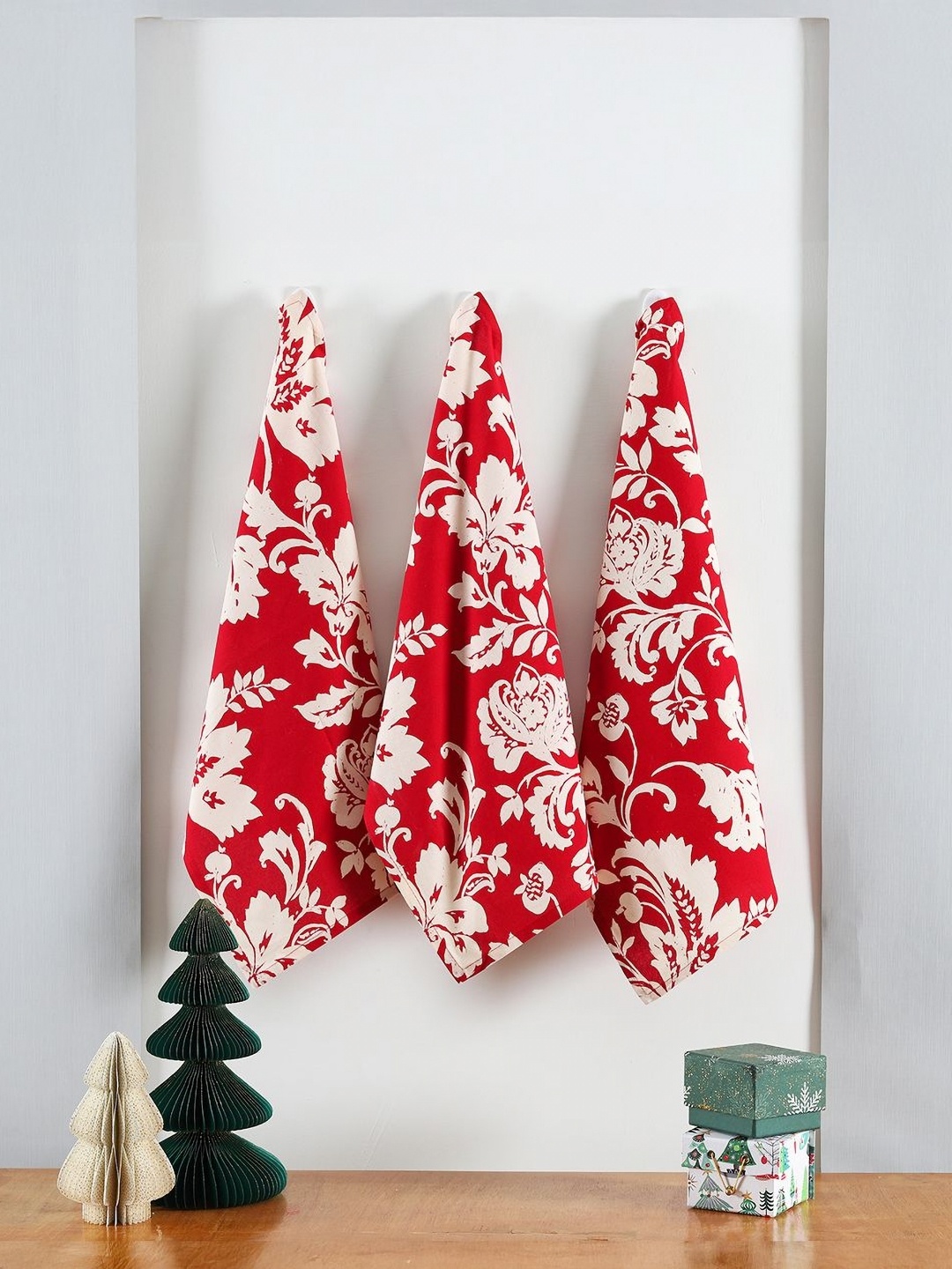 

Ratan Cart 3Pcs White & Red Printed Cotton Kitchen Towels