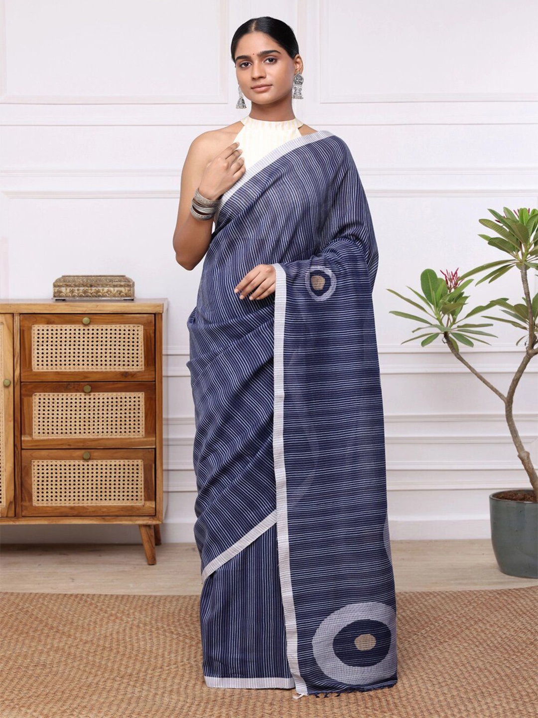 

Sutra Art of Clothing Striped Pure Cotton Jamdani Saree, Blue