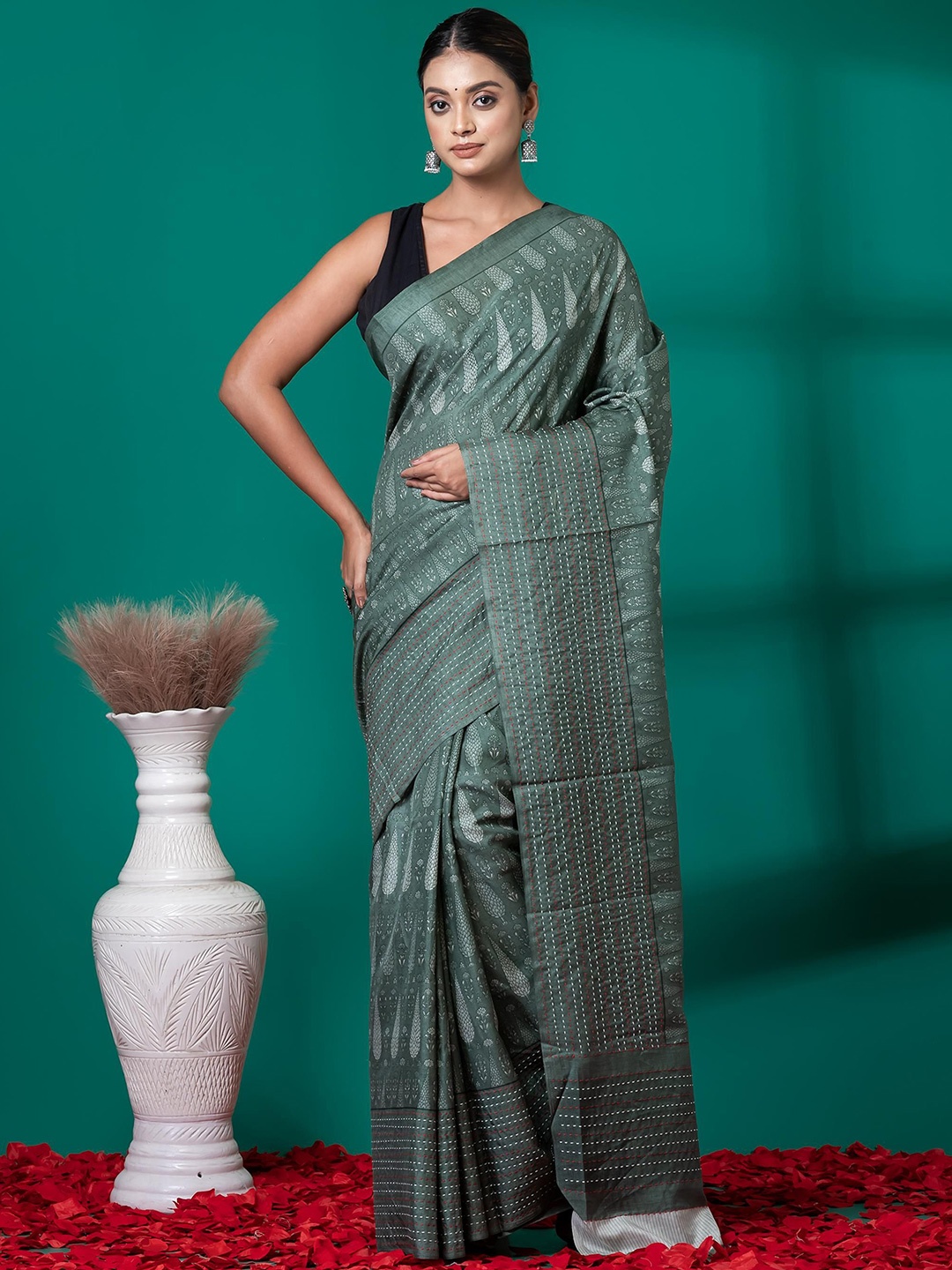 

VIBHAVARI Ethnic Motifs Silk Blend Saree, Green