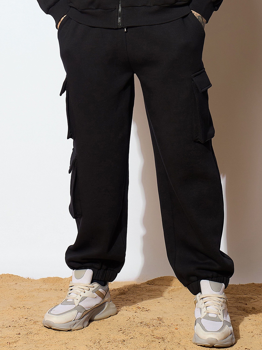 

MASCLN SASSAFRAS Men Relaxed-Fit Mid Rise Joggers, Black