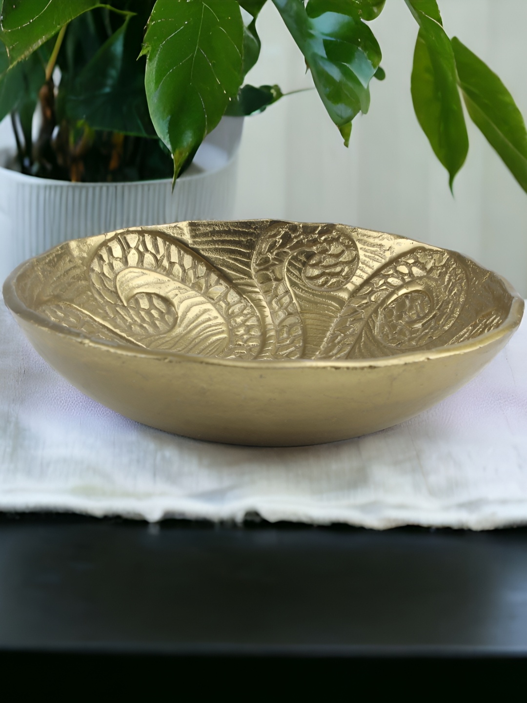 

Hind Decor Textured Round Decorative Bowl, Gold