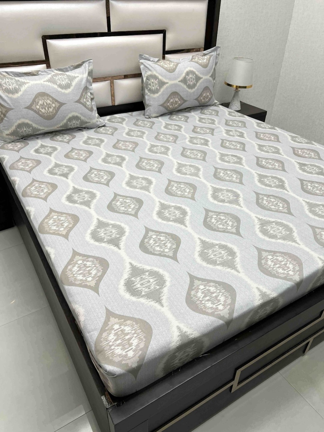

Pure Decor Royal Passion White 380 TC Pure Cotton Queen Bedsheet Set-2.27 m x 2.55 m, Blue