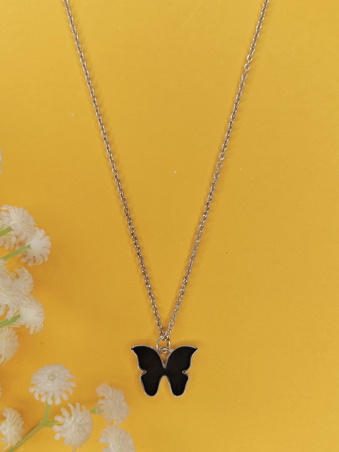 

NVR Silver-Plated Circular Pendants with Chains