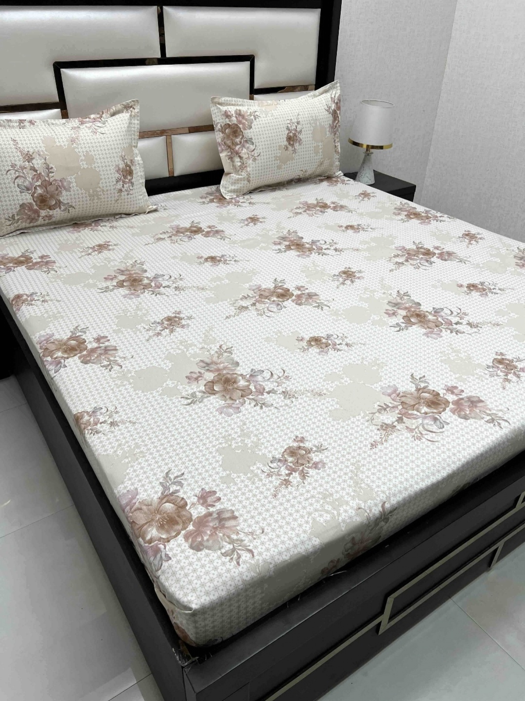 

Pure Decor Royal Passion White 330 TC Pure Cotton Queen Bedsheet Set-2.27 m x 2.55 m, Brown