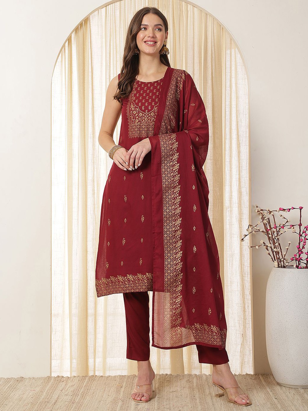 

Anouk Women Floral Printed Regular Kurta with Trousers & With Dupatta, Maroon