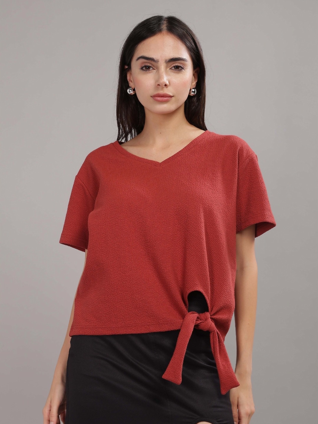 

HEYLAY Women V-Neck Raw Edge T-shirt, Maroon