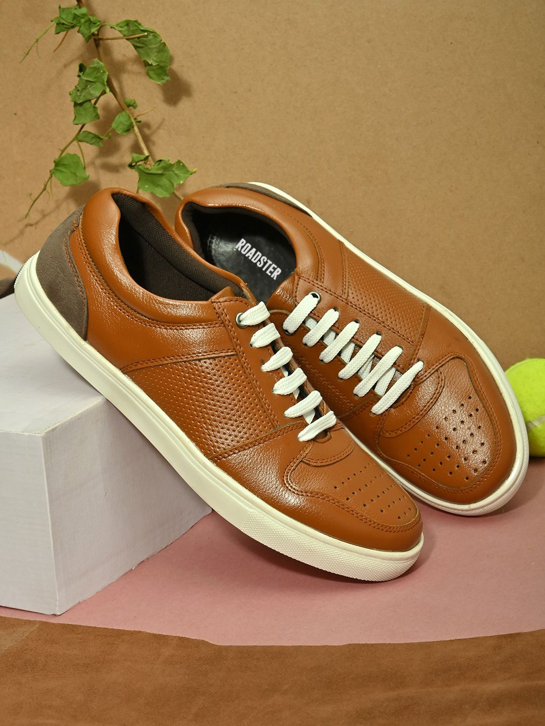 

The Roadster Lifestyle Co. Men Casual Sneakers, Tan