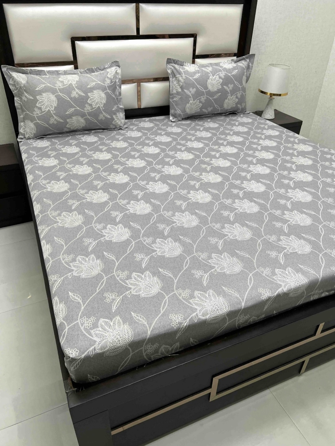 

Pure Decor Royal Passion Grey Printed Pure Cotton 240 TC Queen Bedsheet Set 2.54 x 2.26 m