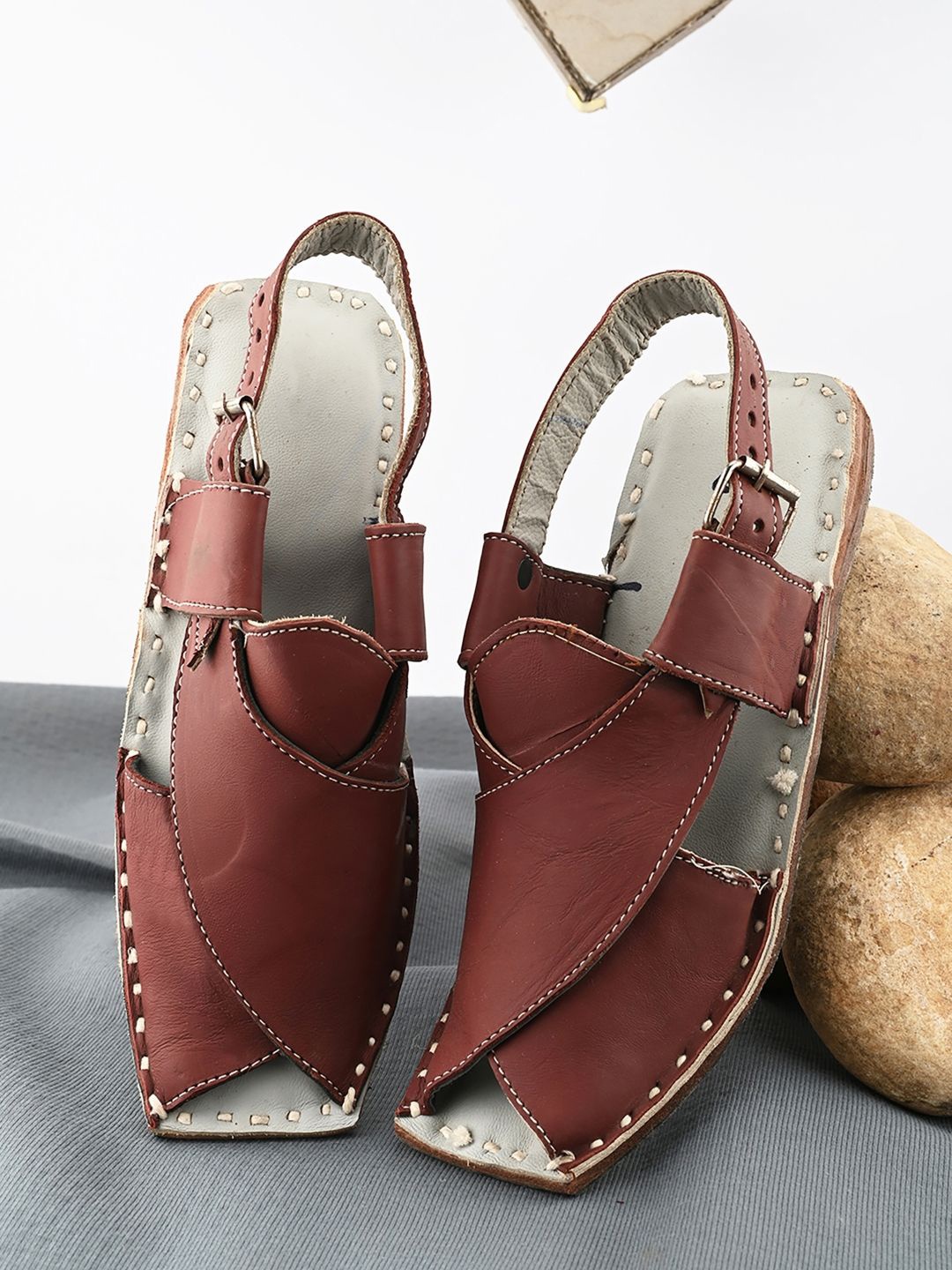 

Apratim Men Ethnic Open Toe Flats, Red