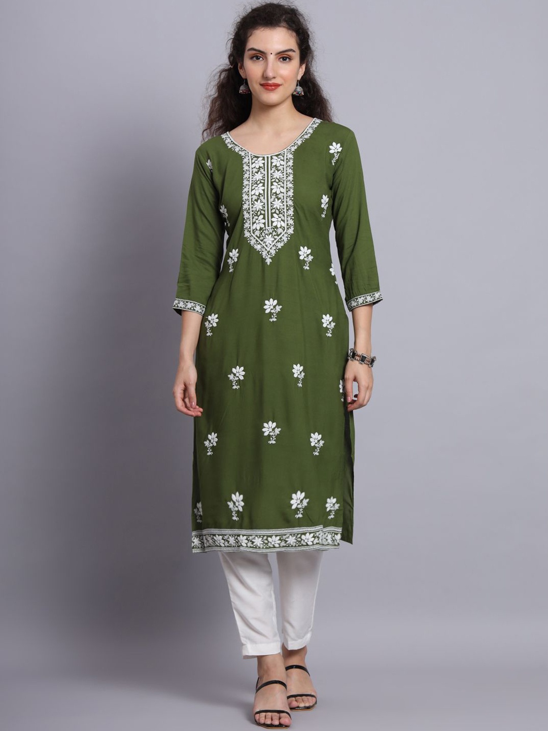

HERE&NOW Women Floral Embroidered Thread Work Kurta, Green