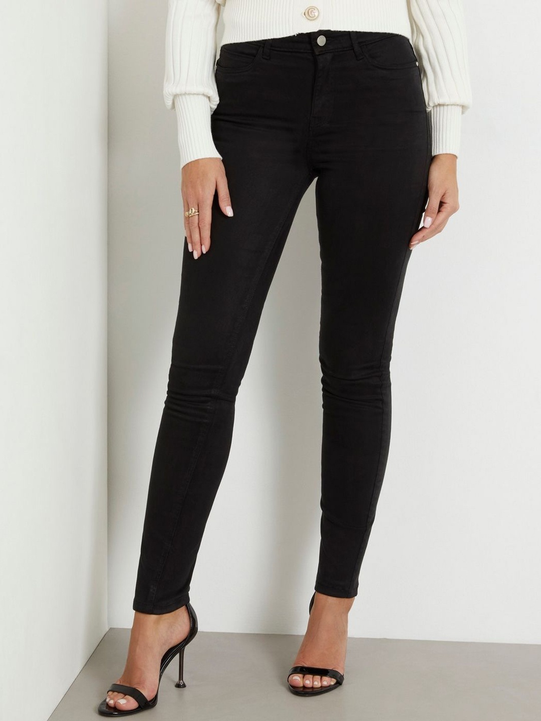 

GUESS Women Skinny Fit High-Rise Low Distress Jeans, Black