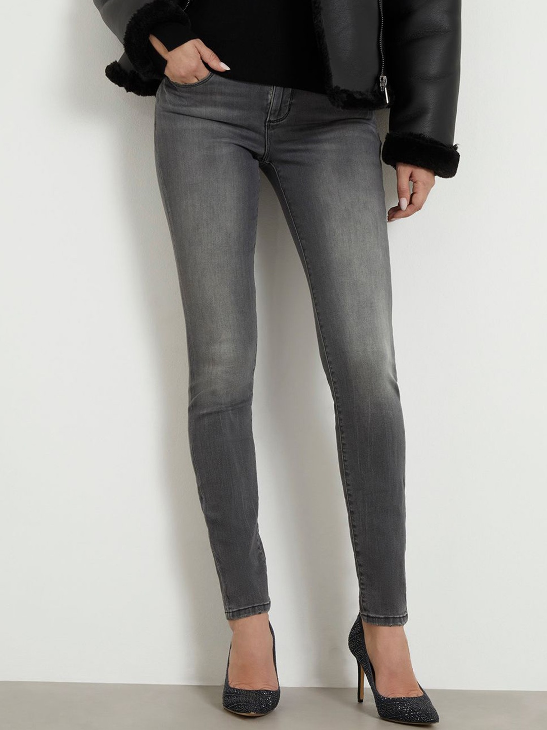 

GUESS Women Skinny Fit Low Distress Jeans, Grey
