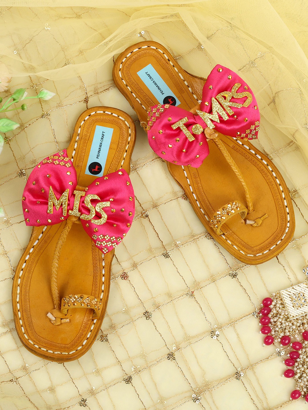 

PehnawaCraft Ethnic Embellished Miss to Mrs bridal Leather kolhapuri One Toe Flats With Bows, Pink