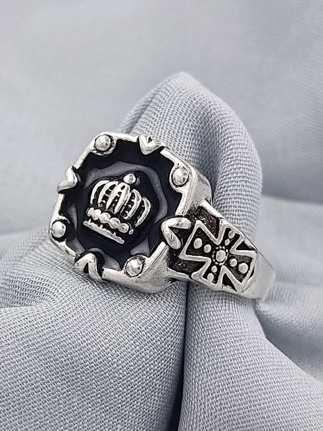 

Saizen Men Stainless Steel Adjustable Funky Crown Thumb Finger Ring, Silver