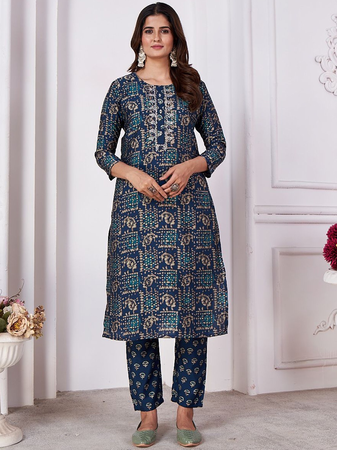 

Rujave Women Paisley Regular Chanderi Silk Kurta with Trousers, Blue