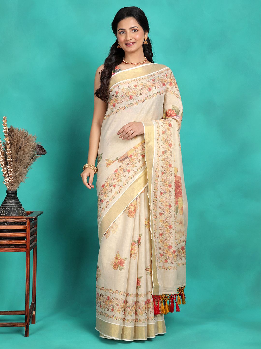 

Sangria Printed Kasavu Saree With Blouse, Cream