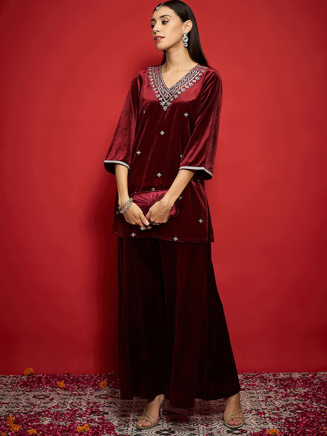 

Shae by SASSAFRAS Women Embroidered Regular Velvet Kurta with Palazzos, Maroon