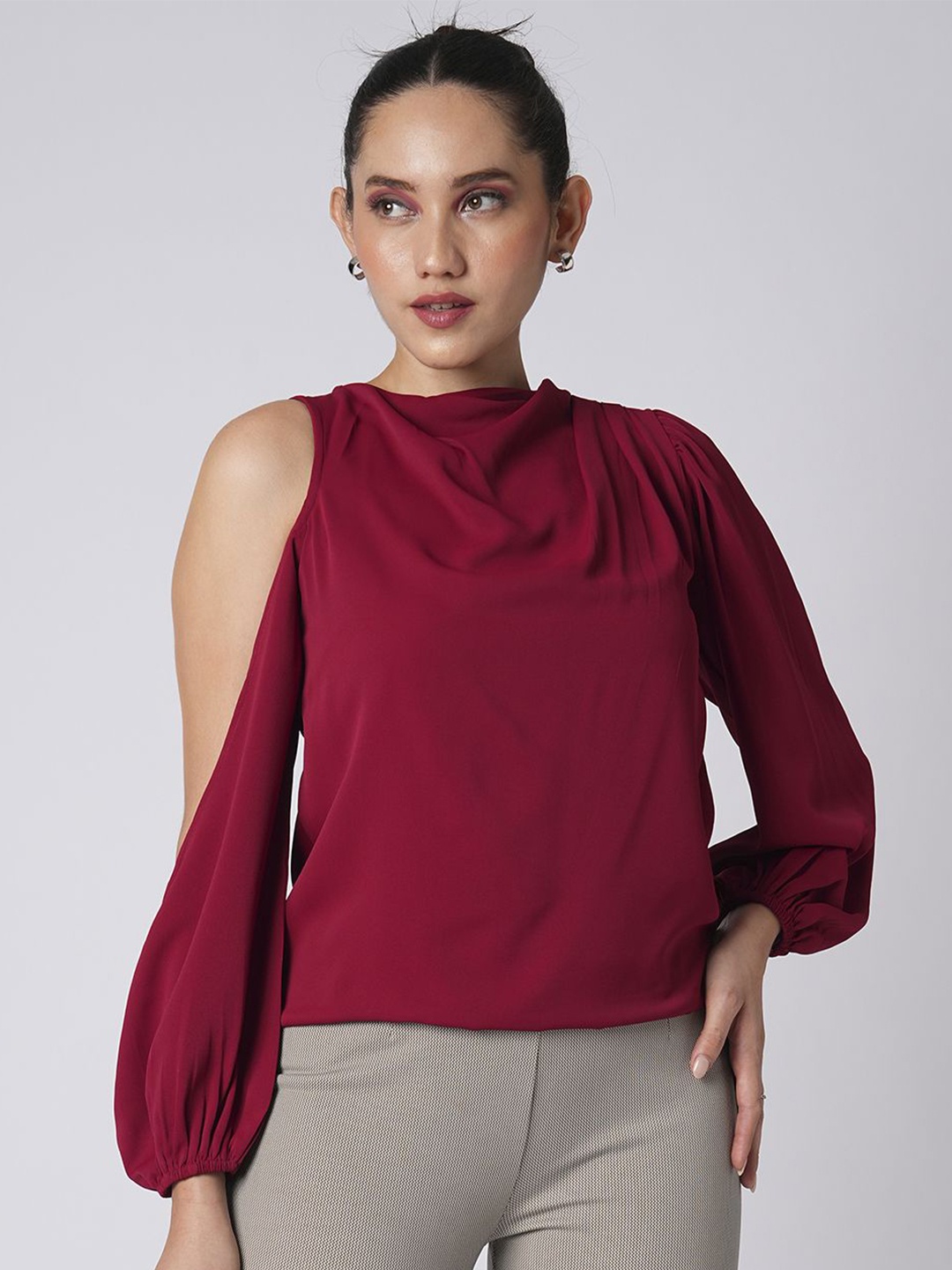 

Globus Cowl Neck Cold-Shoulder Monochrome Top, Maroon