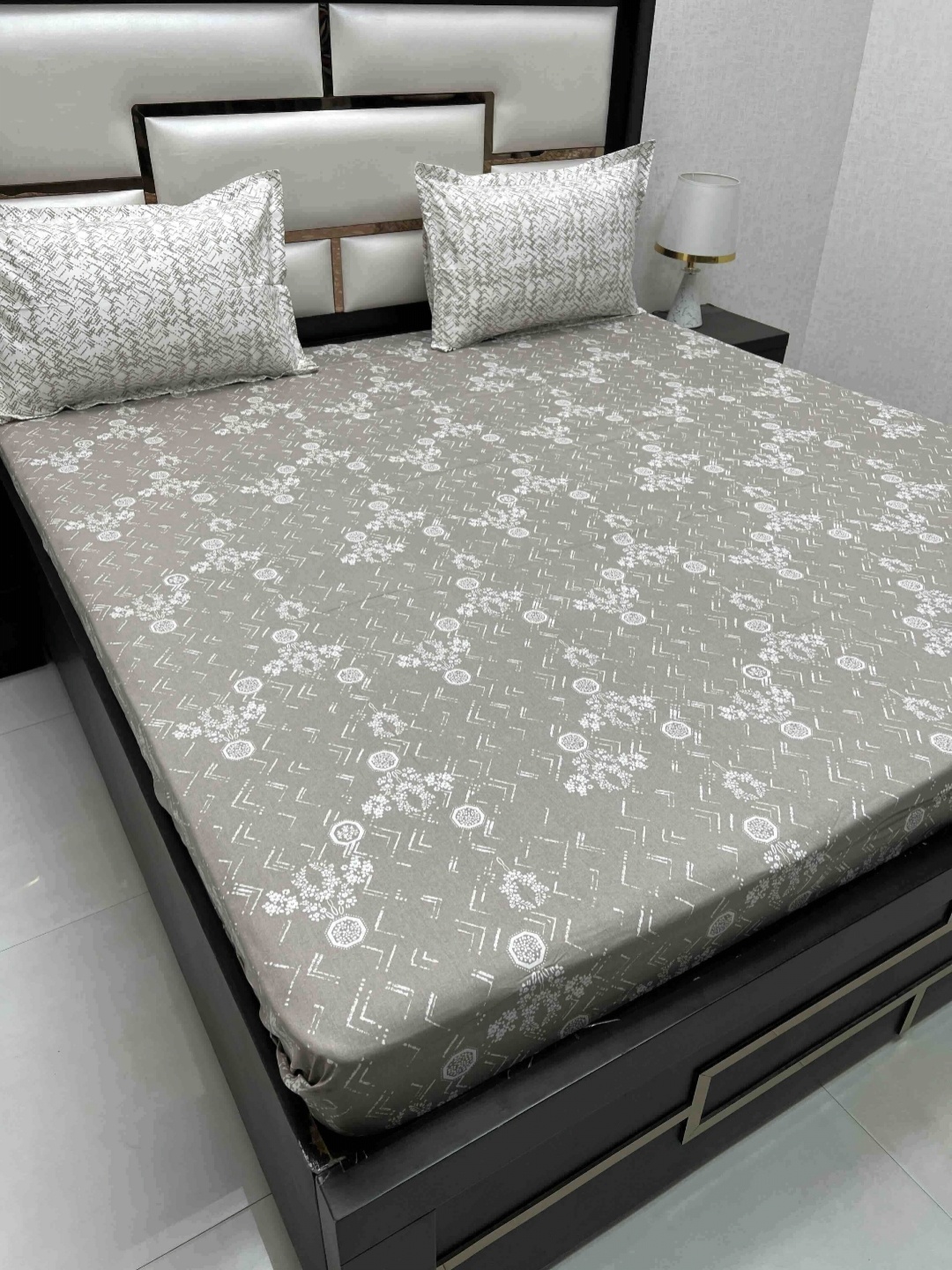 

Pure Decor Lifestyle White Floral 350 TC Pure Cotton King Bedsheet Set-2.76 m x 2.76 m, Brown