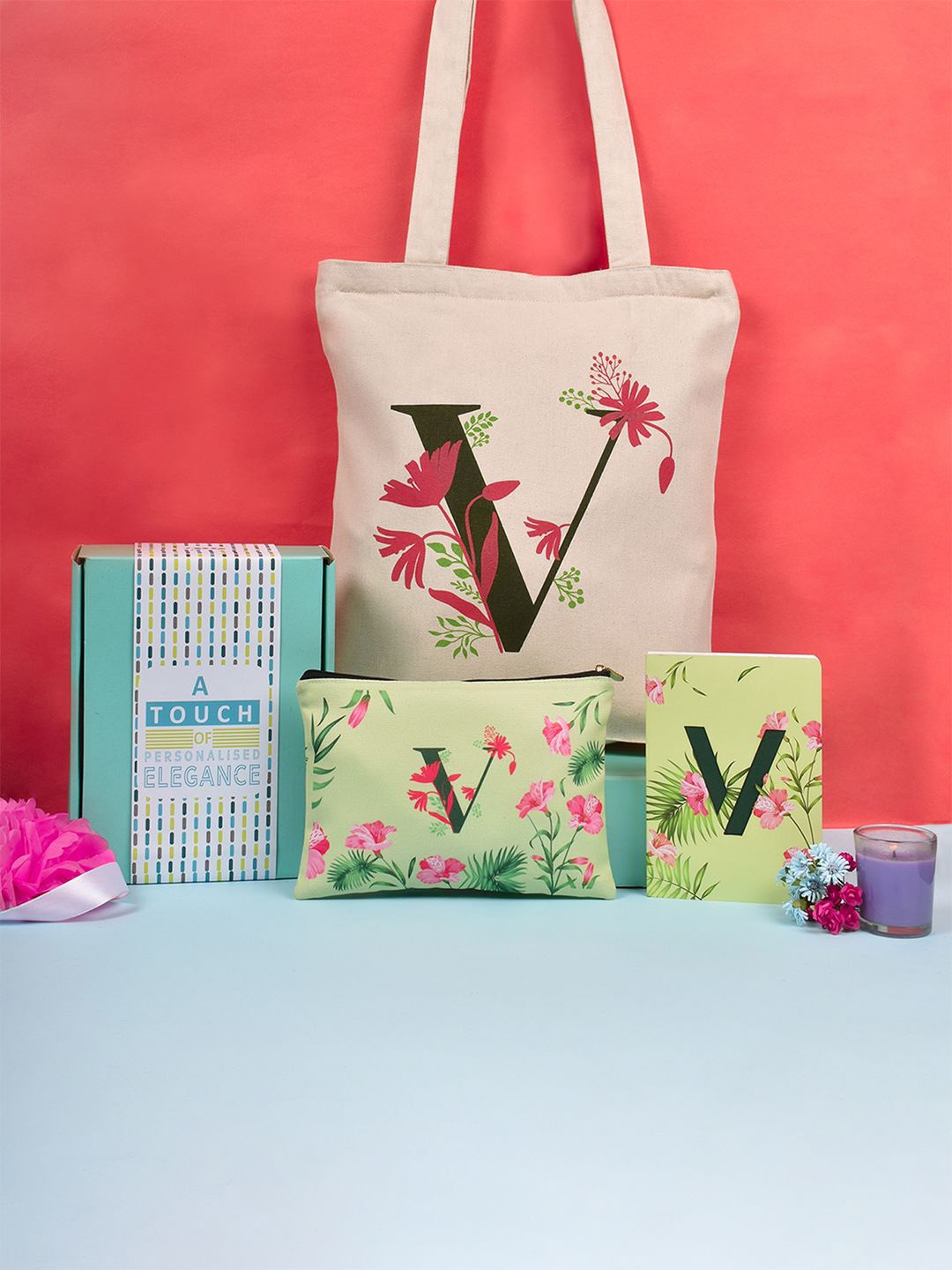 

Doodle Monogram V Gift Set, Cream