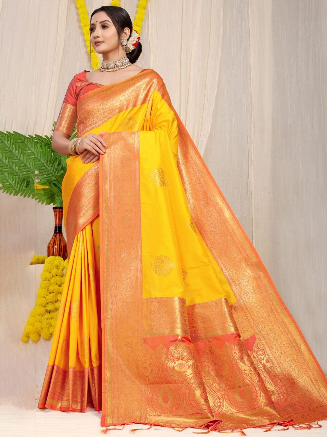 

Royal Rajgharana Saree Woven Design Zari Pure Silk Banarasi Sarees, Yellow