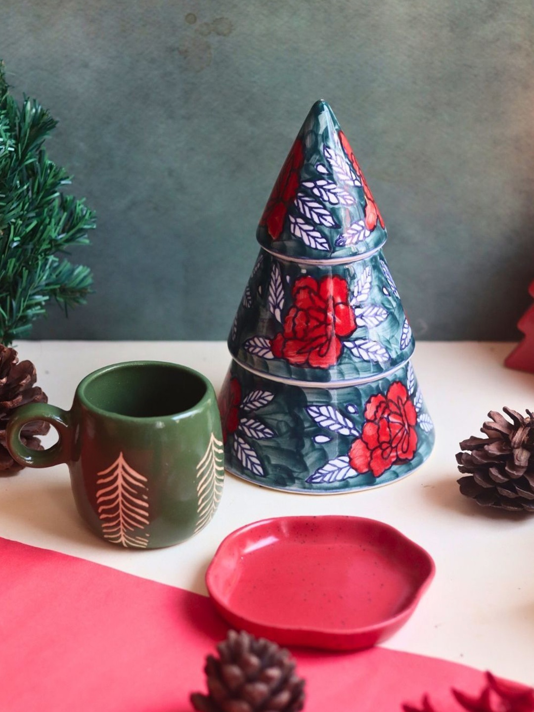 

WEAVING HOMES 3-Pcs Green & Red Ceramic Cup, Plate & Christmas Tree