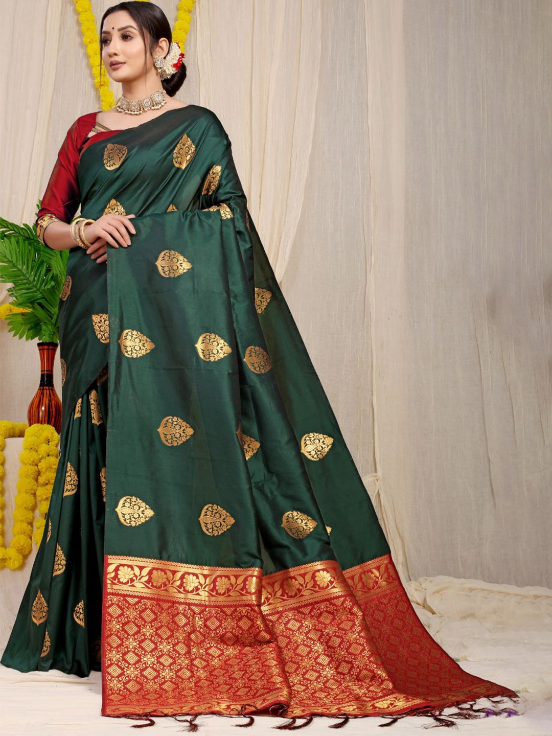 

Royal Rajgharana Saree Ethnic Motifs Woven Design Zari Pure Silk Banarasi Sarees, Green