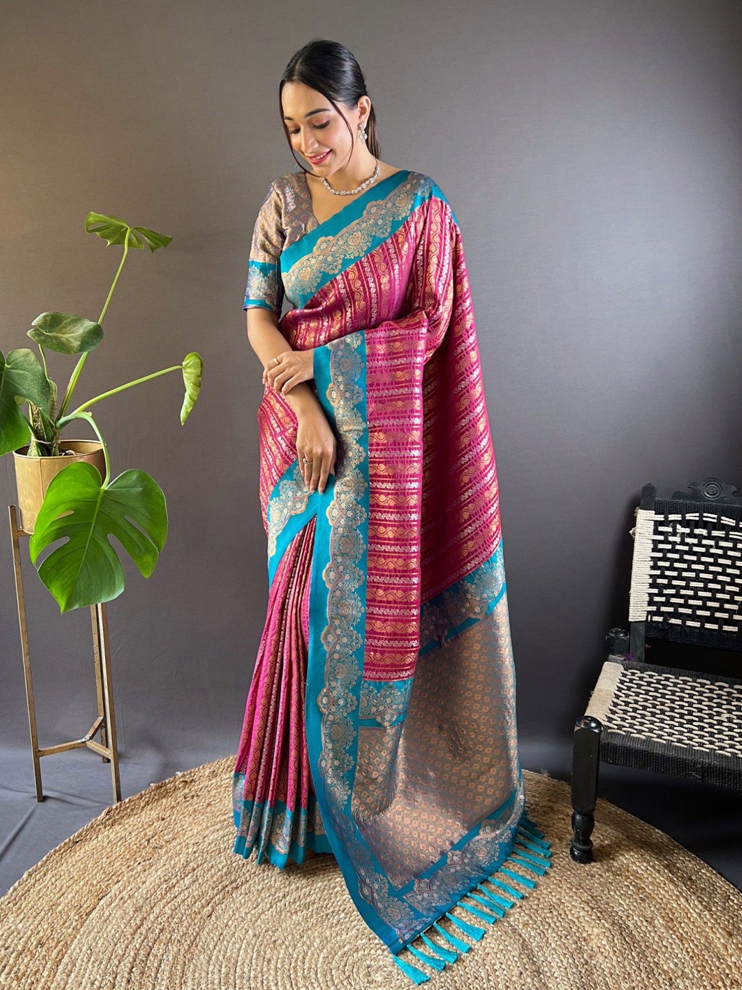 

LeeliPeeri Designer Leheriya Zari Silk Blend Designer Paithani Saree, Pink