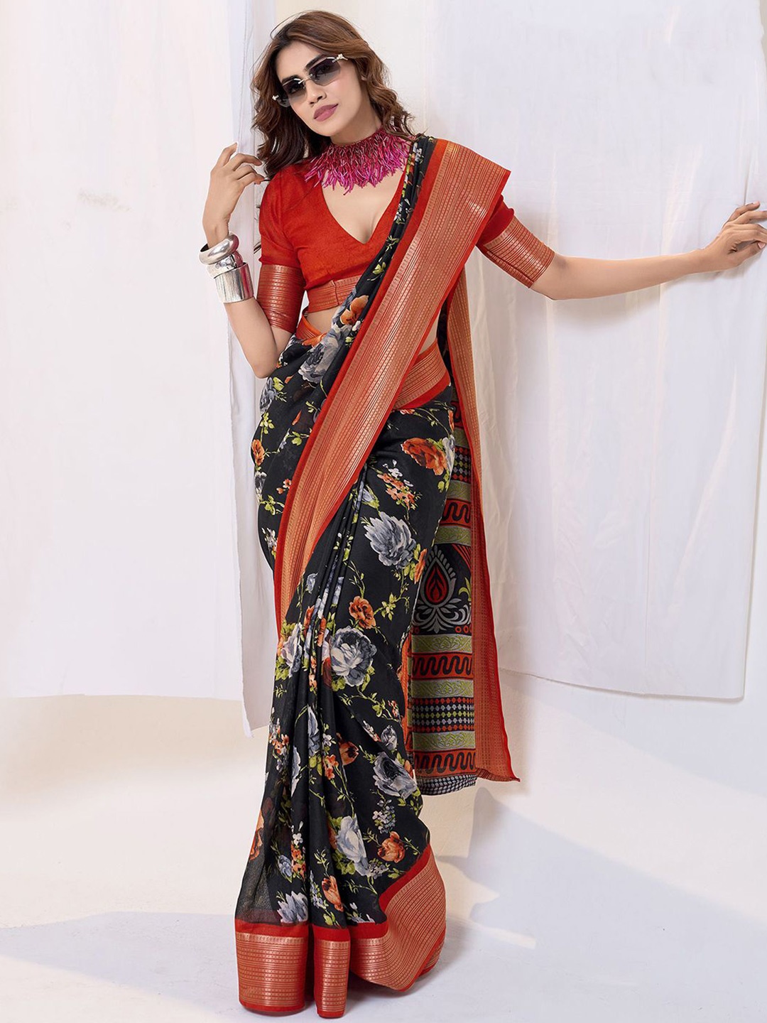 

Mitera Floral Pure Georgette Saree, Black