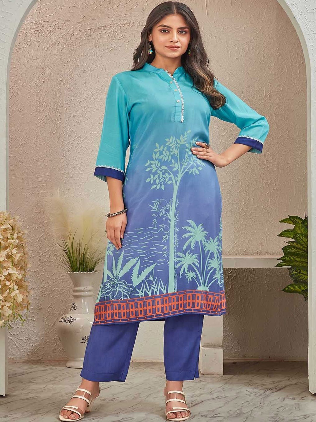

PIRRA DESIGNS Women Floral Printed Regular Kurta with Trousers, Blue