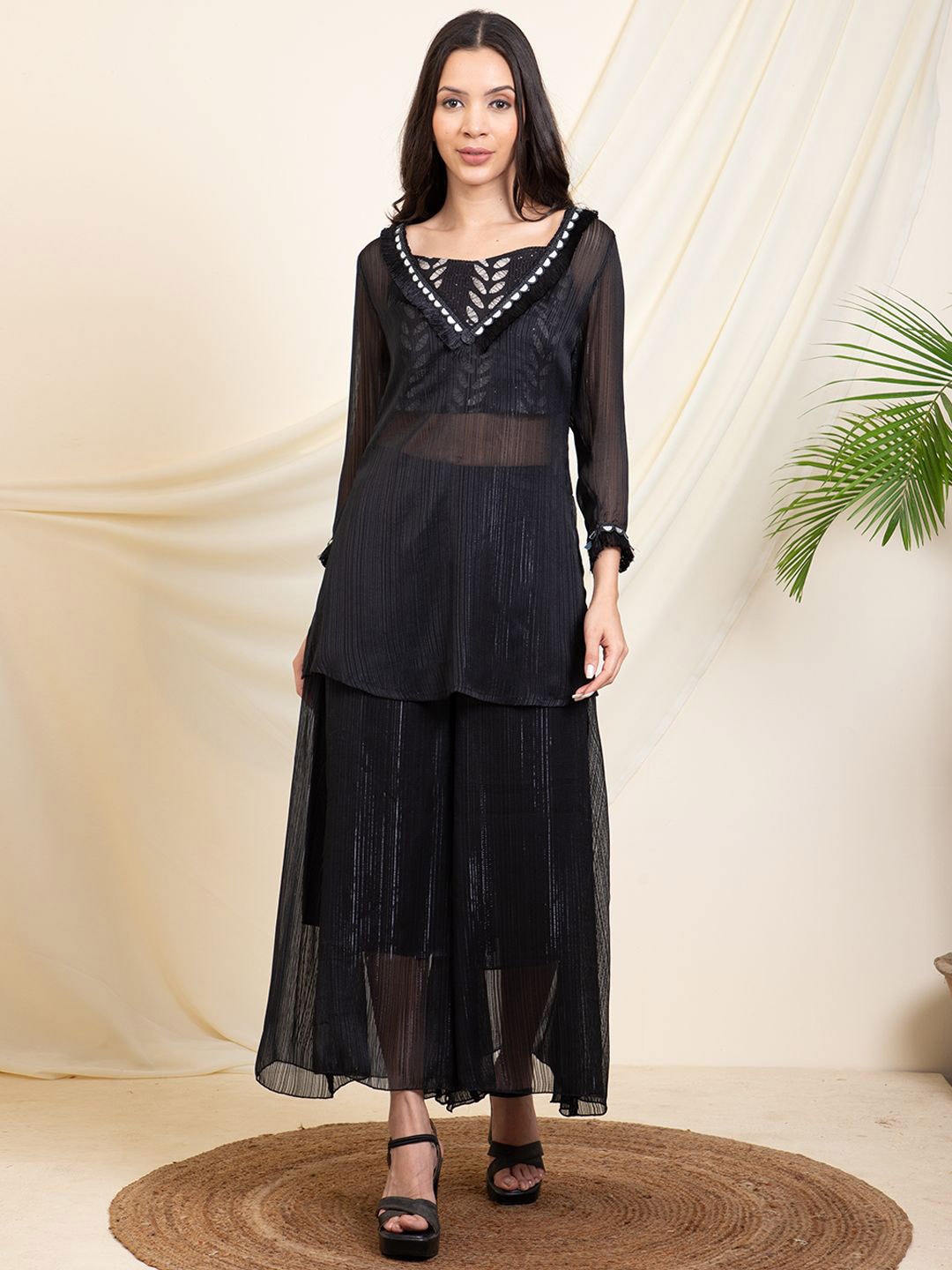 

DEEBACO Embroidered Shoulder Strap Crop Top & Tunic With Palazzo, Black