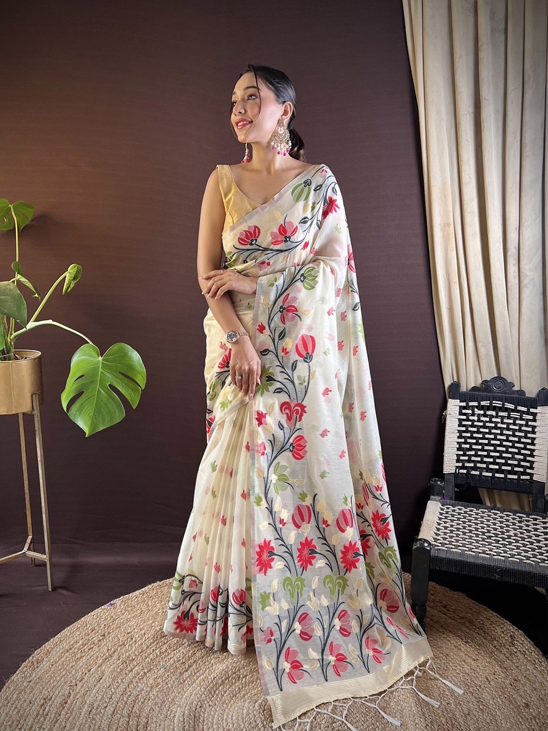 

LeeliPeeri Designer Floral Saree, White