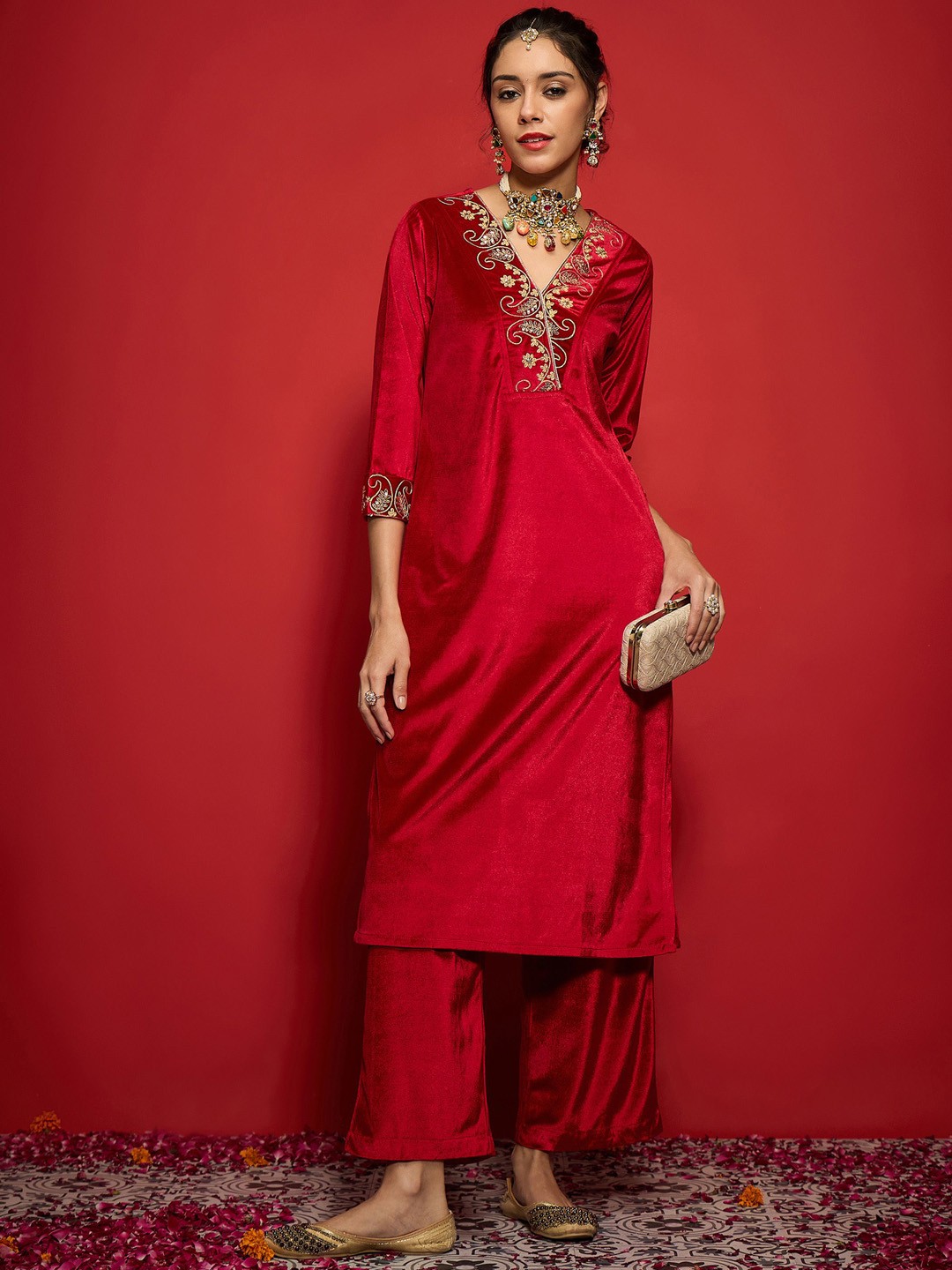 

Shae by SASSAFRAS Women Embroidered Regular Velvet Kurta with Trousers, Red