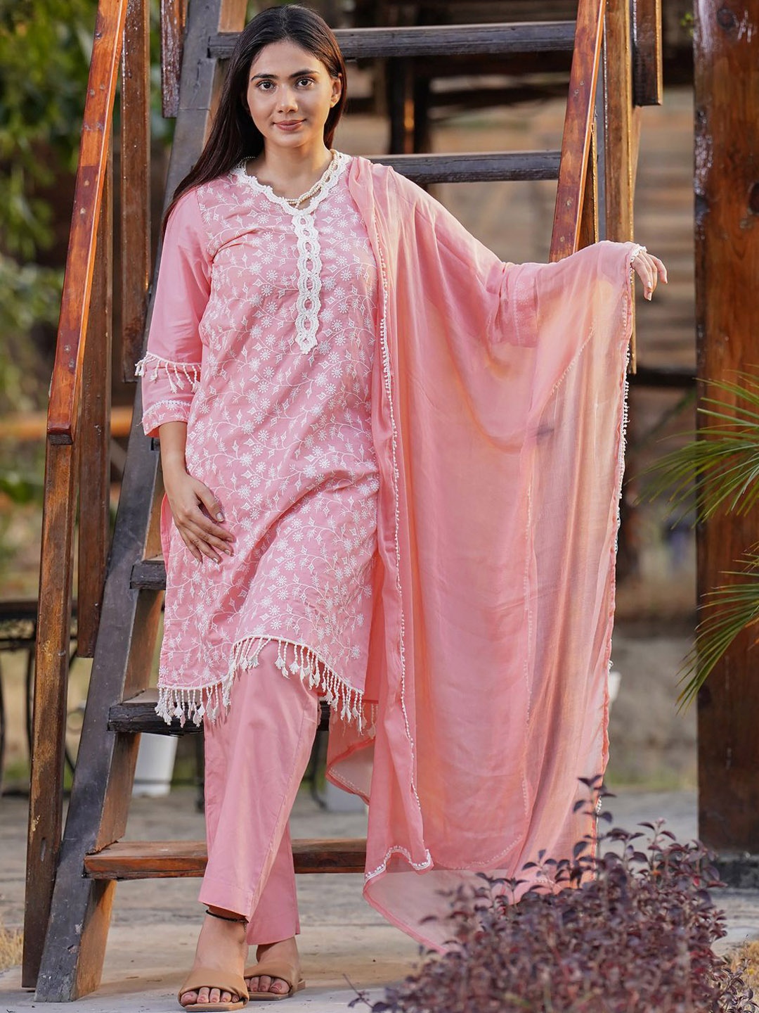 

zuri Women Embroidered Regular Pure Cotton Kurta with Trousers & With Dupatta, Pink