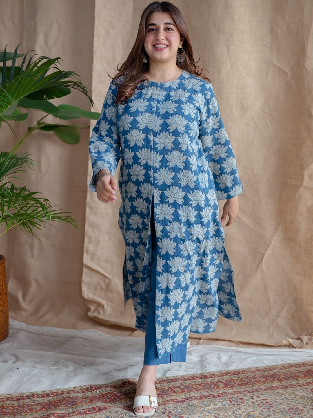 

THE INDIAN ETHNIC CO Women Floral Printed Floral Handloom Kurta, Blue