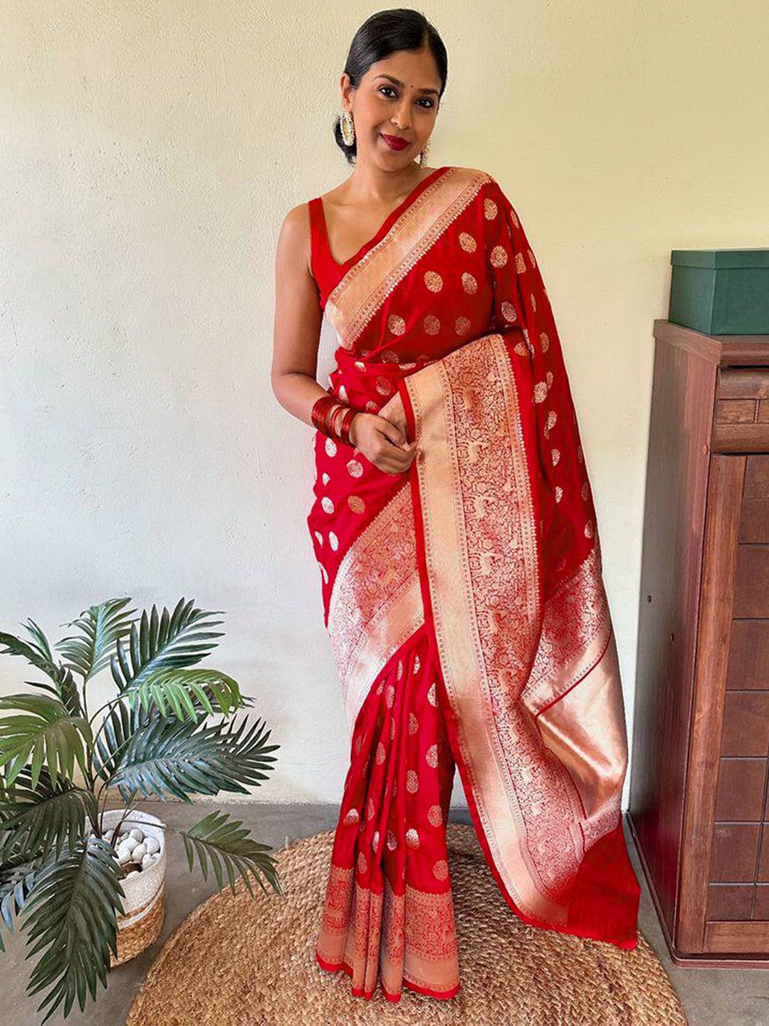 

KALINI Woven Design Zari Silk Blend Banarasi Saree, Red