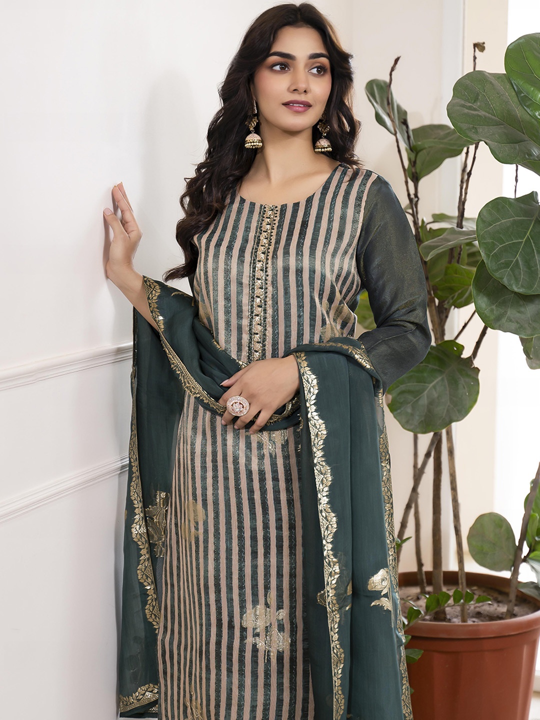 

Anouk Women Ethnic Motifs Embroidered Regular Zardozi Kurta with Trousers & With Dupatta, Green