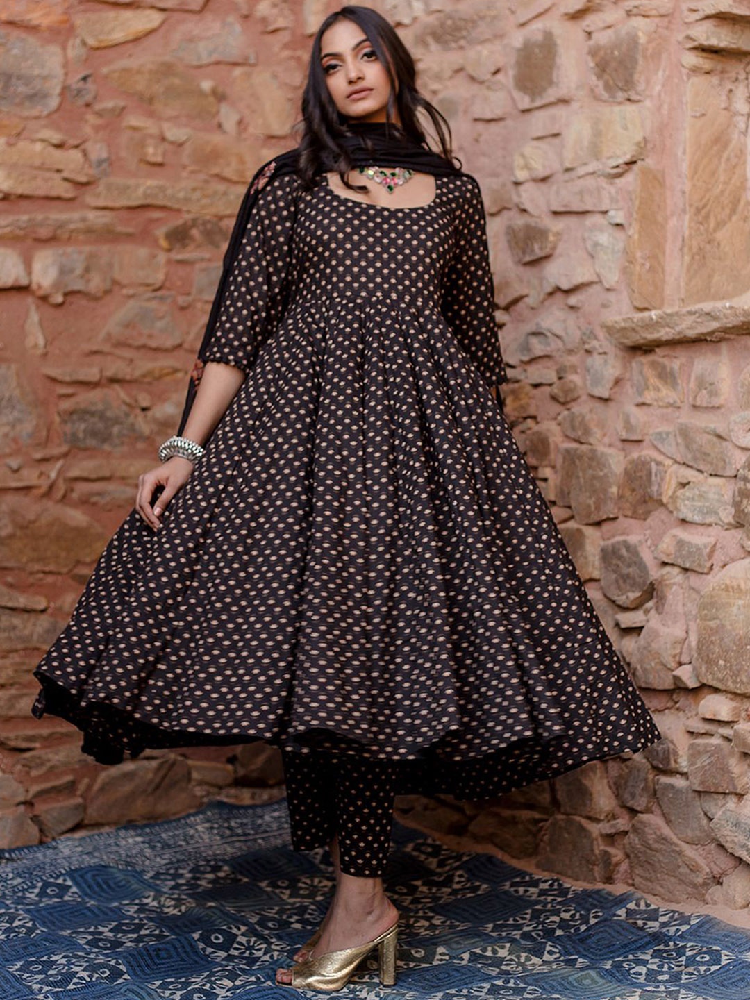 

GulaboJaipur Women Floral Printed Empire Pure Cotton Kurti with Pyjamas & With Dupatta, Black