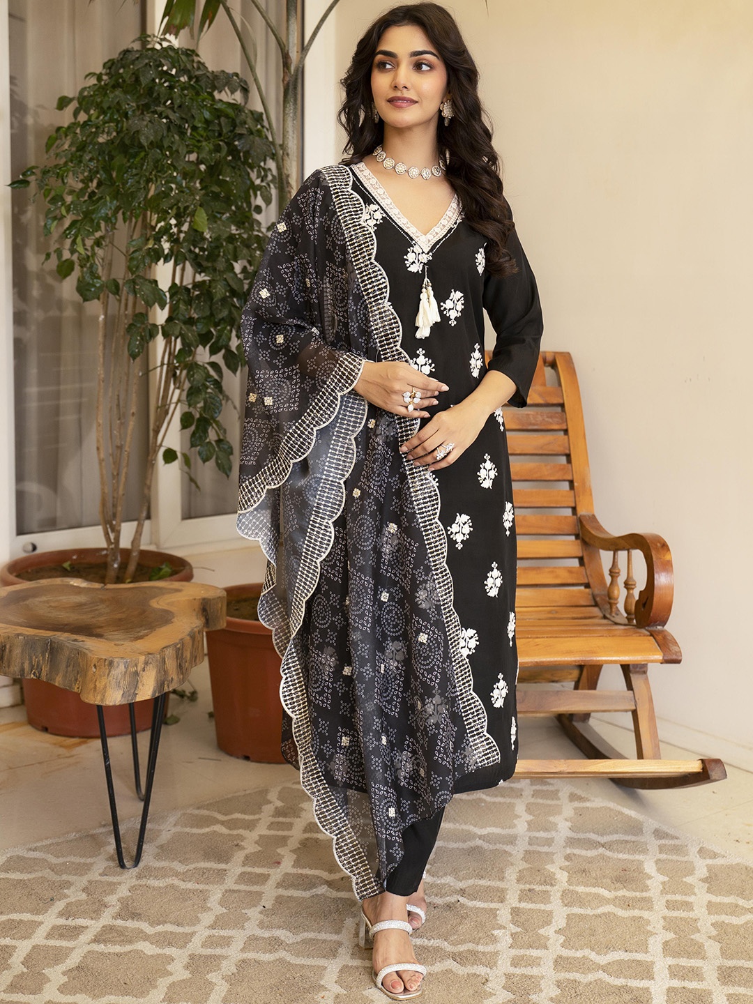 

Anouk Women Embroidered Regular Thread Work Kurta with Trousers & With Dupatta, Black