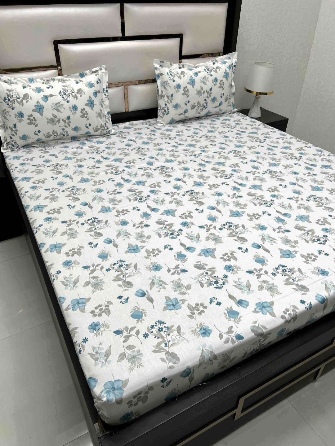 

Pure Decor Royal Passion White Printed Pure Cotton 220 TC Queen Bedsheet Set 2.54 x 2.26 m