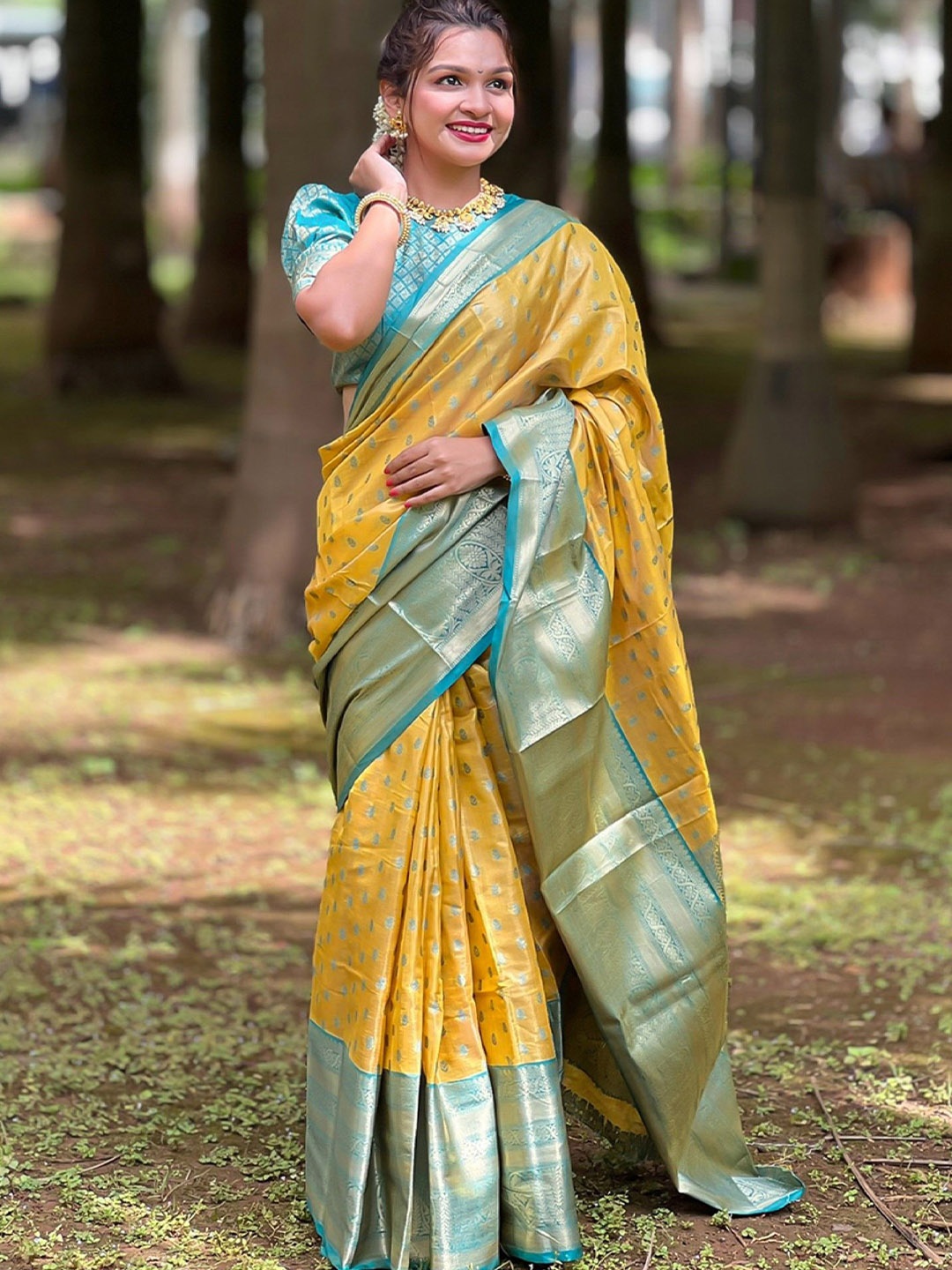 

LeeliPeeri Designer Woven Design Zari Silk Blend Kanjeevaram Saree, Yellow