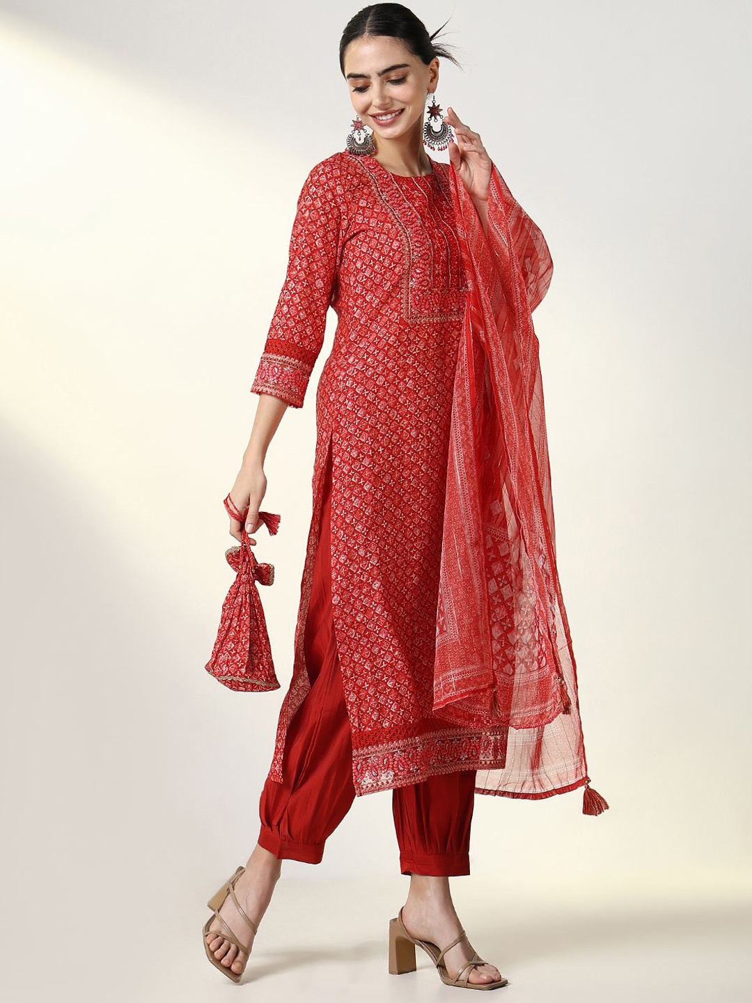 

SHOWOFF Women Ethnic Motifs Printed Regular Thread Work Kurta with Patiala & With Dupatta, Red