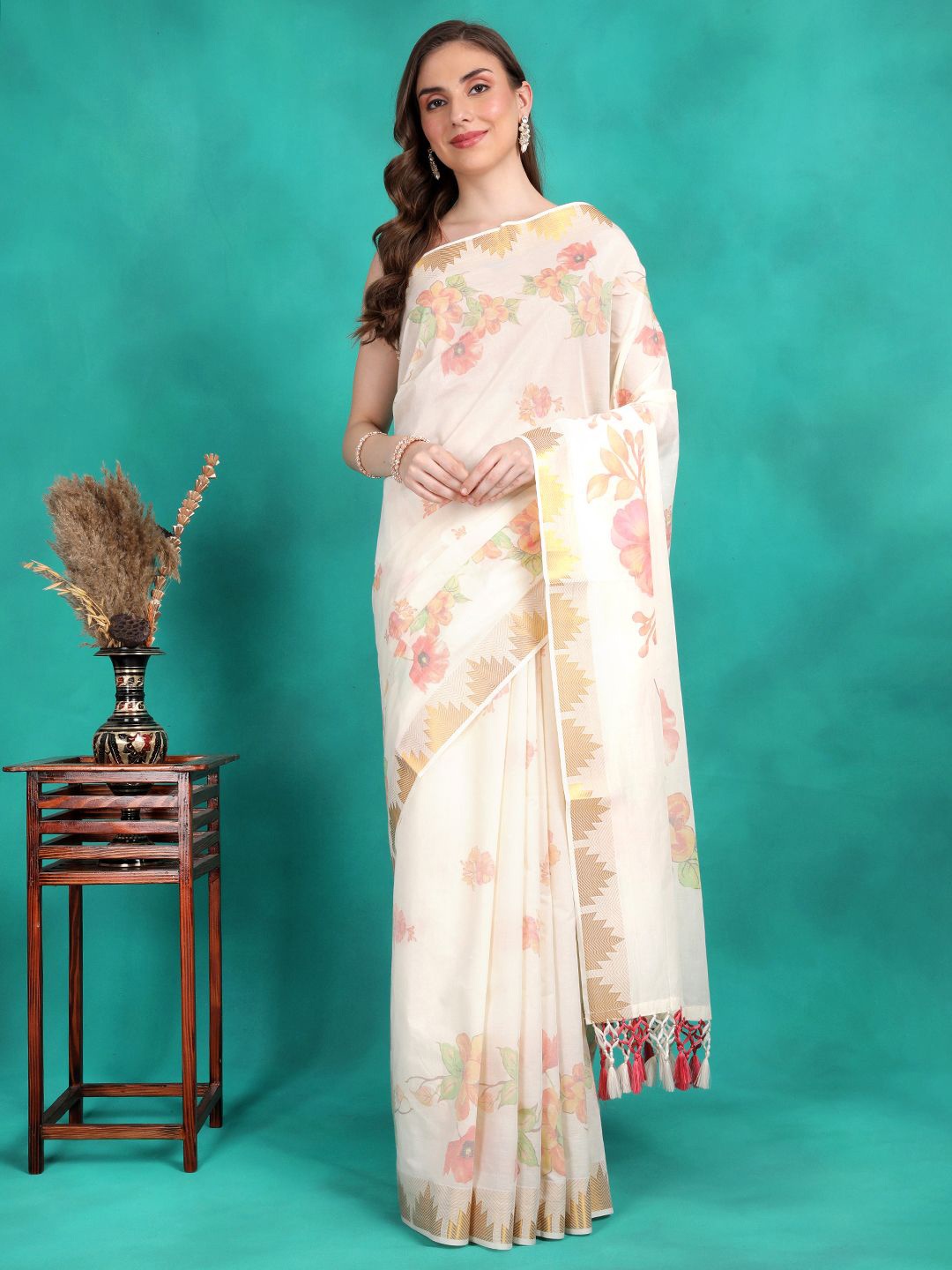 

Sangria Floral Printed Kasavu Saree With Blouse, White