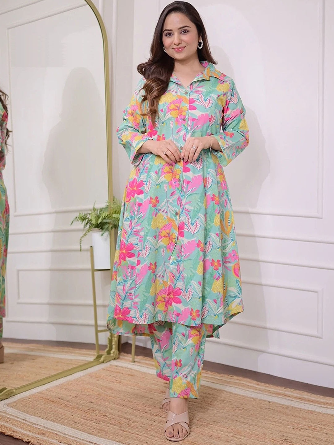 

Light Daisy Women Floral Printed Regular Pure Cotton Kurta with Trousers, Green