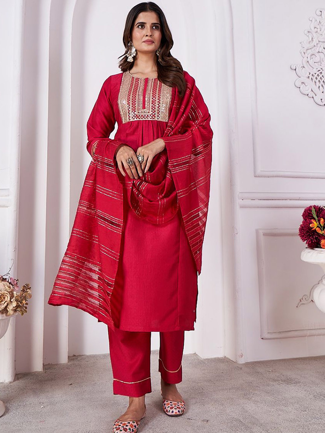 

Rujave Women Paisley Yoke Design Empire Kurta with Trousers & With Dupatta, Pink