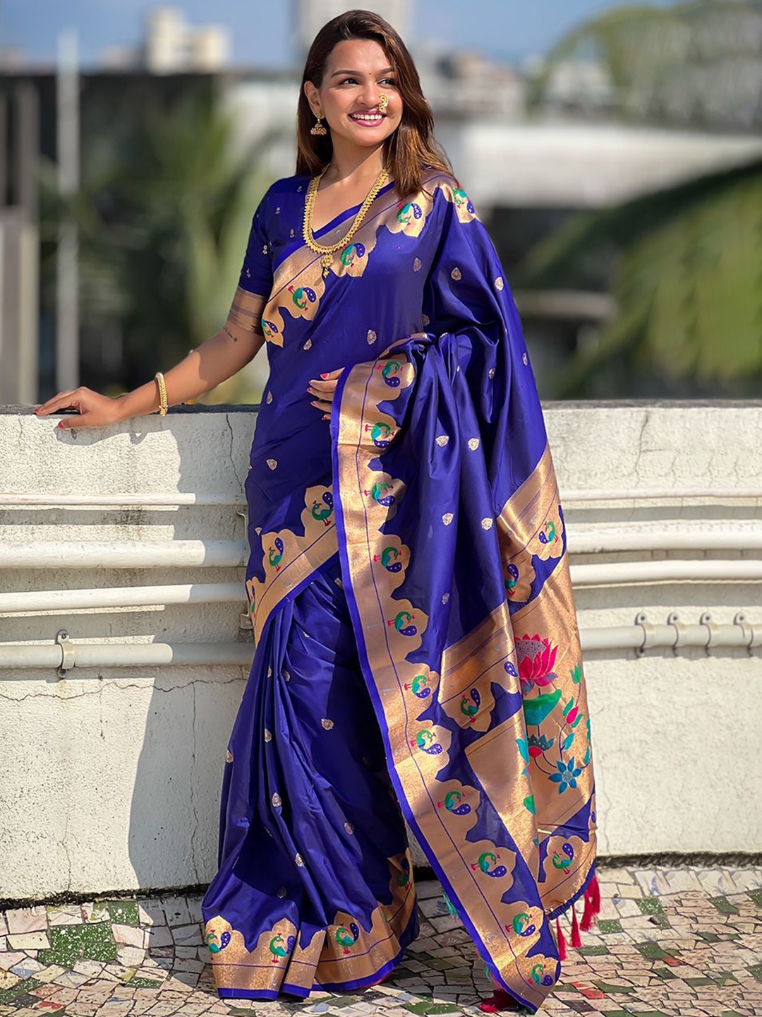 

LeeliPeeri Designer Floral Zari Silk Blend Paithani Saree, Navy blue