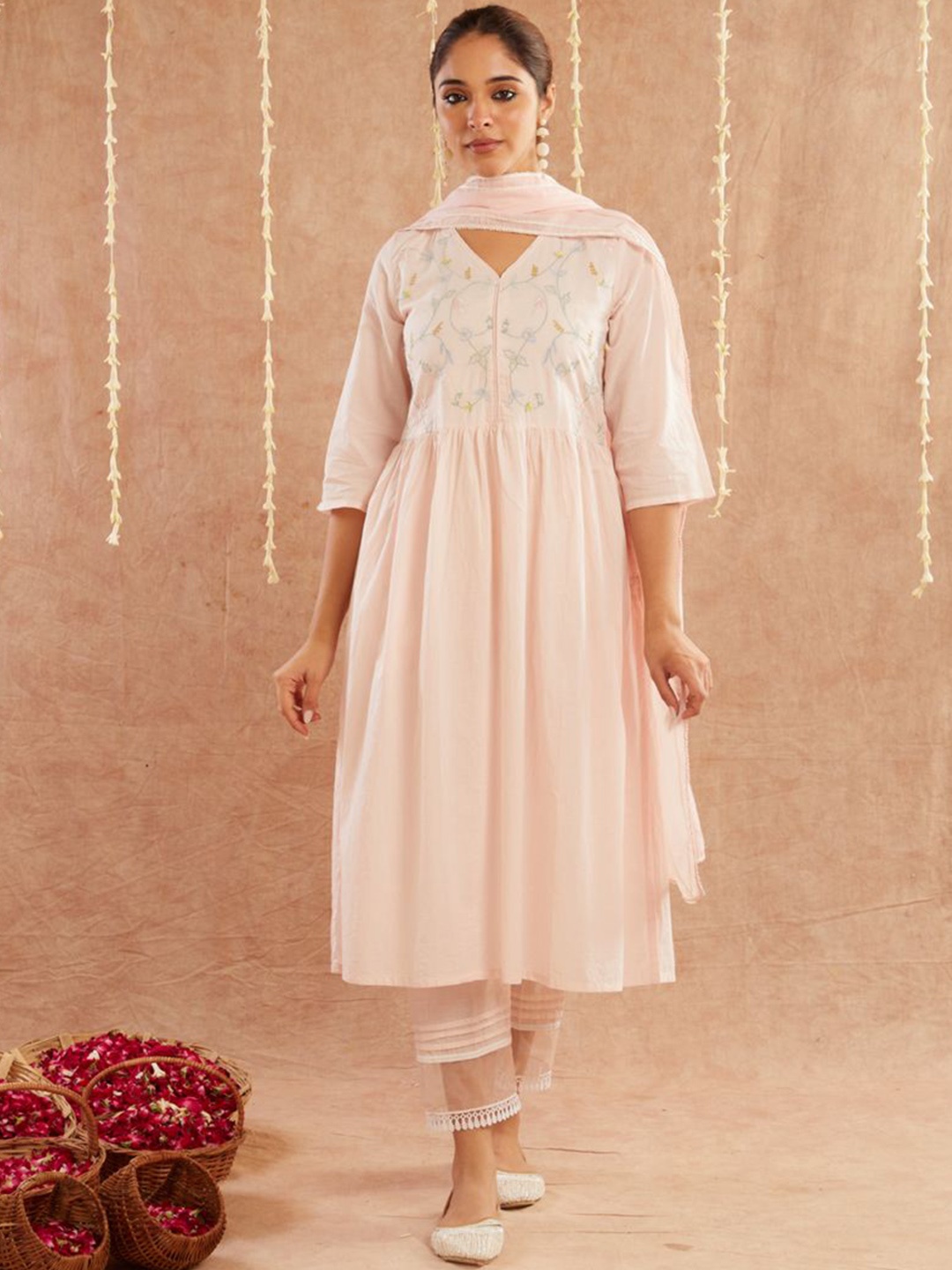 

zuri Women Floral Embroidered Regular Thread Work Pure Cotton Kurta with Trousers & With Dupatta, Pink