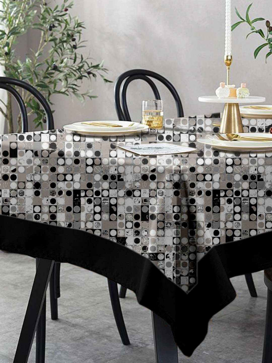 

Lushomes White Geometric Printed Cotton 4-Seater Table Cover