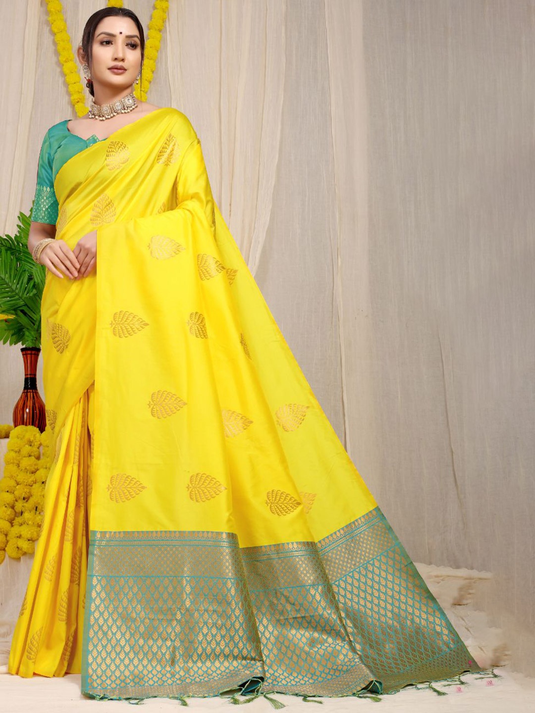 

Royal Rajgharana Saree Woven Design Zari Pure Silk Designer Banarasi Sarees, Yellow