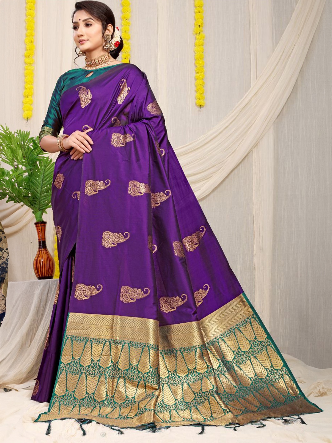 

Royal Rajgharana Saree Woven Design Zari Pure Silk Banarasi Sarees, Purple